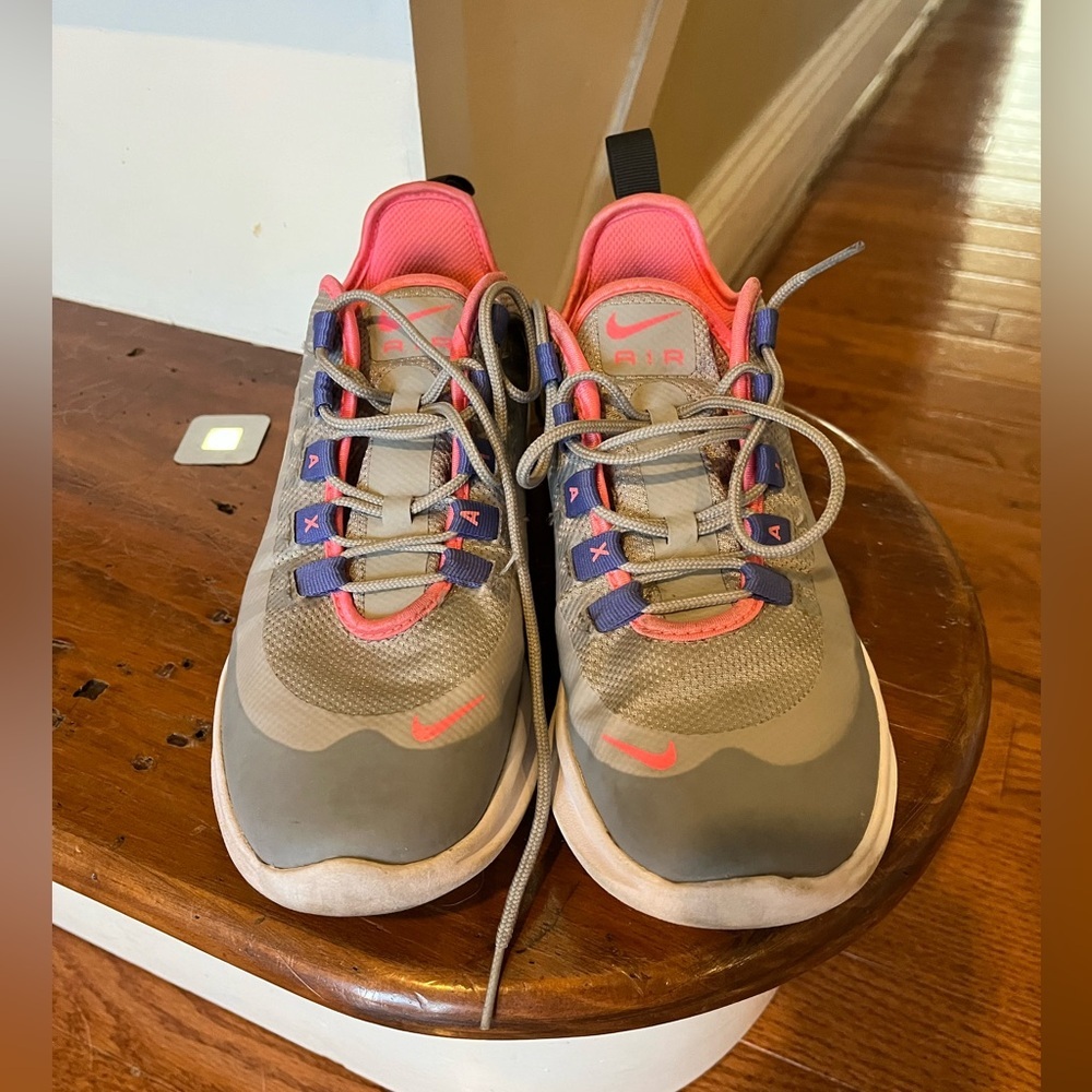 Nike Air Max Axis in grey size 5 - Picture 2 of 11